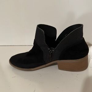 American Eagle Black Faux Suede Side Zip Booties Size 9.5